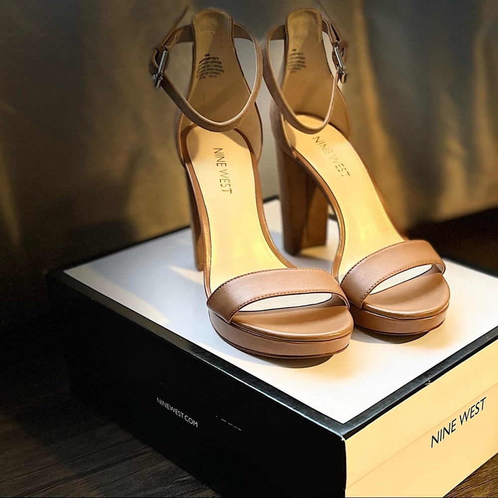 Platform Nine West heel